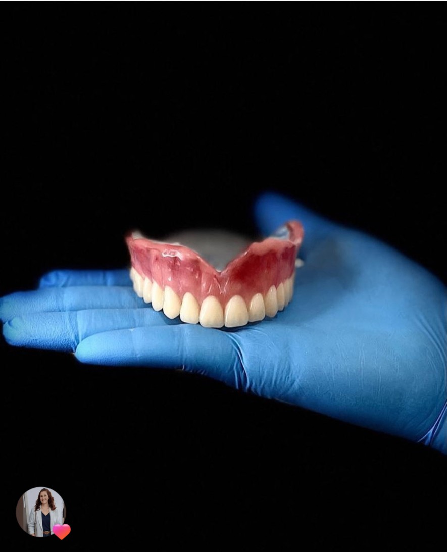Prótese odontológica produzida pela Dentales